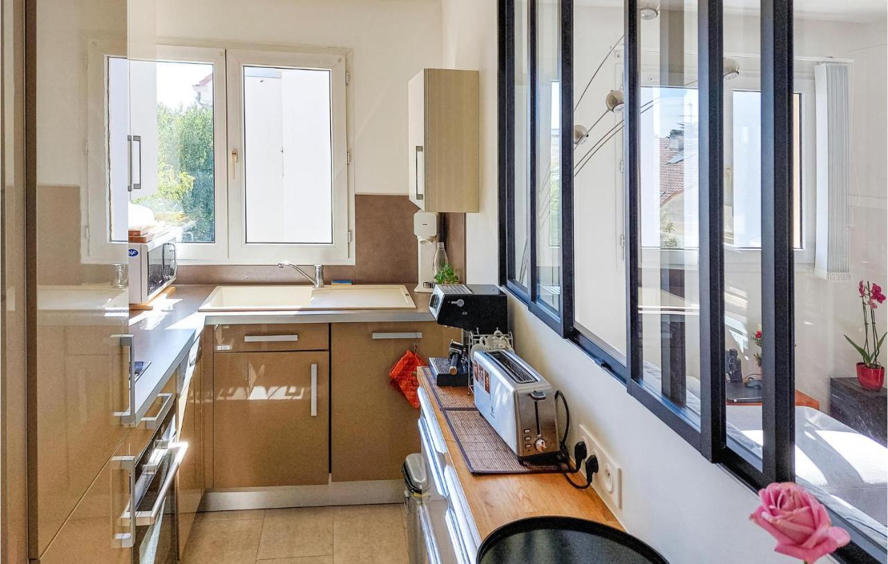 Awesome Apartment In Triel-Sur-Seine With Kitchen Kültér fotó
