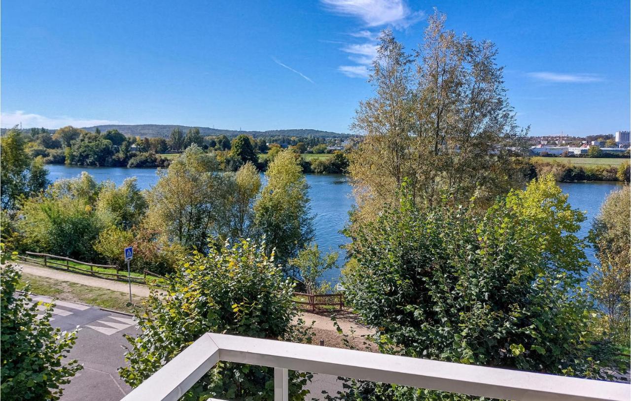 Awesome Apartment In Triel-Sur-Seine With Kitchen Kültér fotó