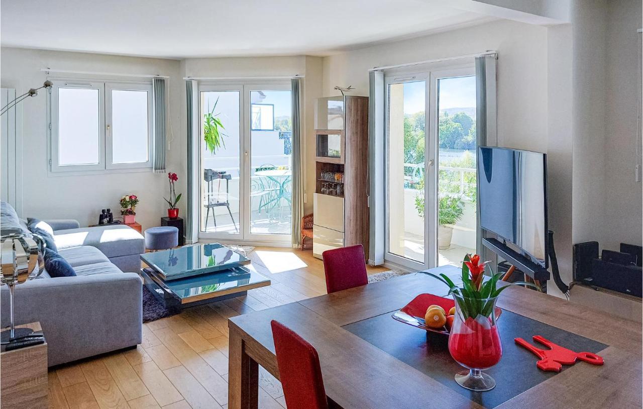 Awesome Apartment In Triel-Sur-Seine With Kitchen Kültér fotó