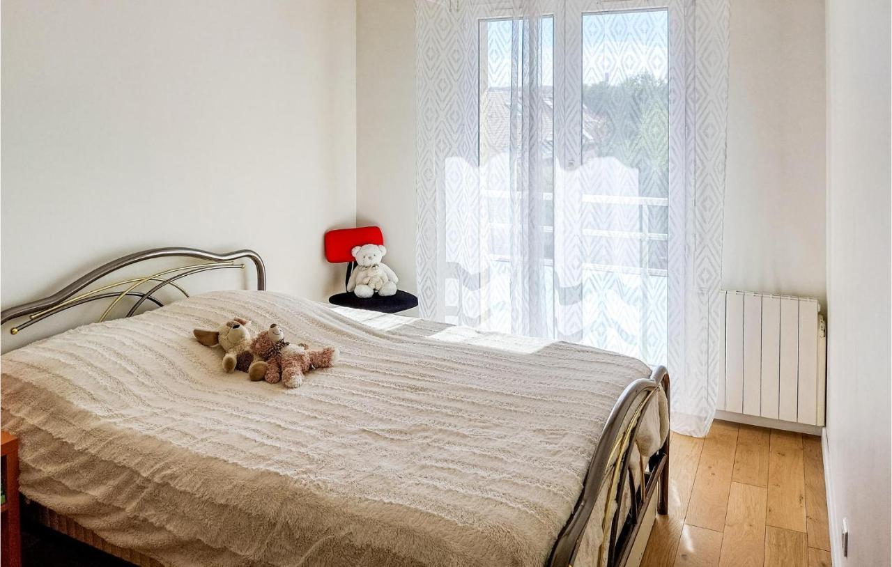 Awesome Apartment In Triel-Sur-Seine With Kitchen Kültér fotó