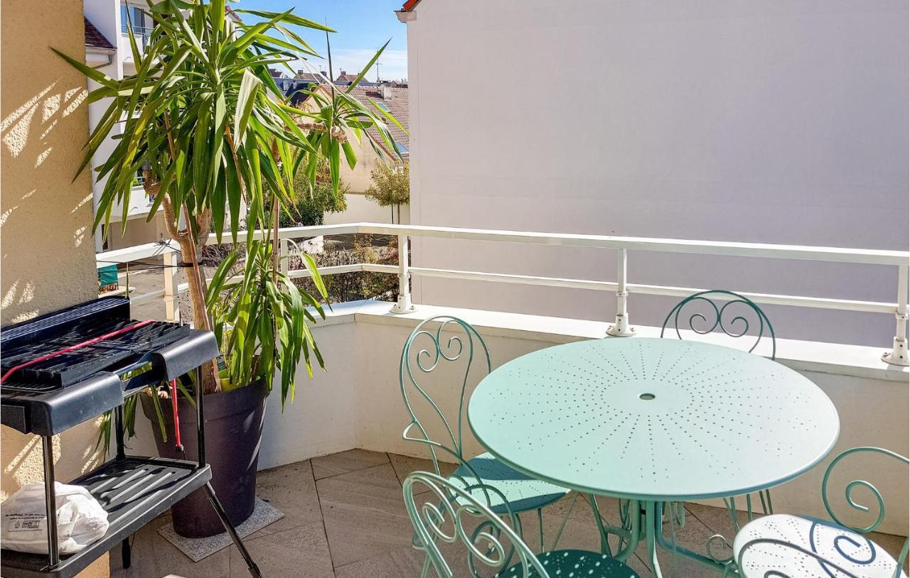 Awesome Apartment In Triel-Sur-Seine With Kitchen Kültér fotó